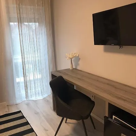 Center Panzio Bed & Breakfast *